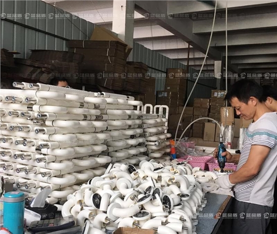 尼龍衛(wèi)浴扶手生產(chǎn).jpg 尼龍衛(wèi)浴扶手生產(chǎn).jpg