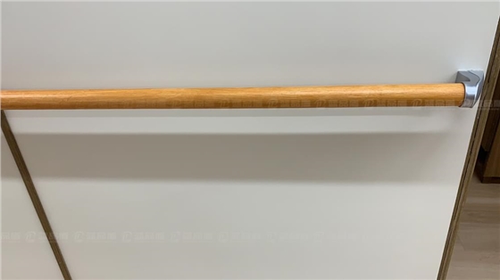 原木醫(yī)用走廊扶手.jpg 原木醫(yī)用走廊扶手.jpg