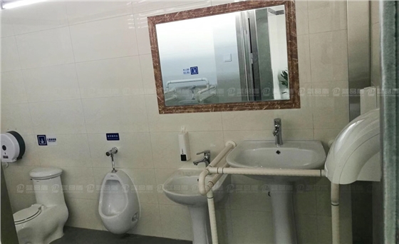 高速公路公廁扶手1.jpg 高速公路公廁扶手1.jpg