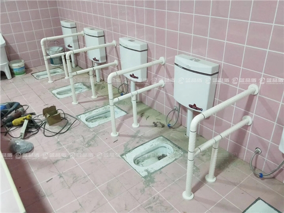 幼兒園衛(wèi)生間扶手1.jpg 幼兒園衛(wèi)生間扶手1.jpg
