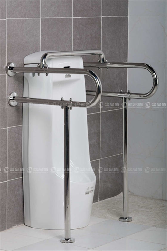無障礙小便池扶手.jpg 無障礙小便池扶手.jpg