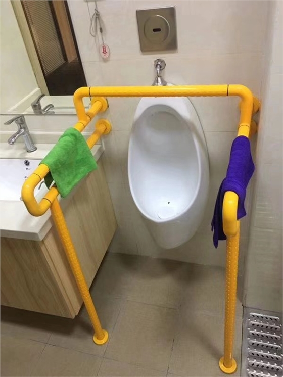 無障礙小便斗扶手.jpg 無障礙小便斗扶手.jpg