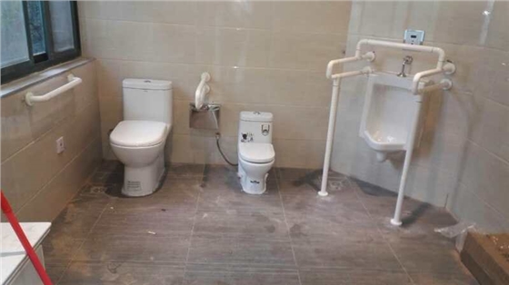 殘疾人小便池扶手.jpg 殘疾人小便池扶手.jpg