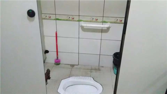 衛(wèi)生間墻上扶手拉桿.jpg 衛(wèi)生間墻上扶手拉桿.jpg