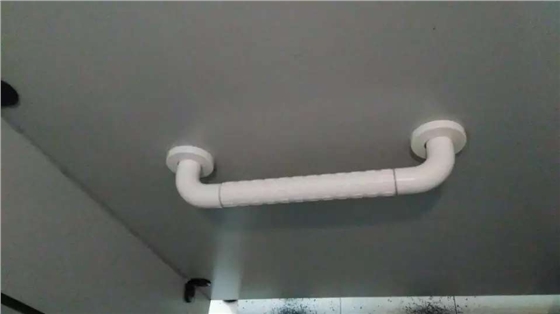衛(wèi)生間墻上扶手拉桿.jpg 衛(wèi)生間墻上扶手拉桿.jpg
