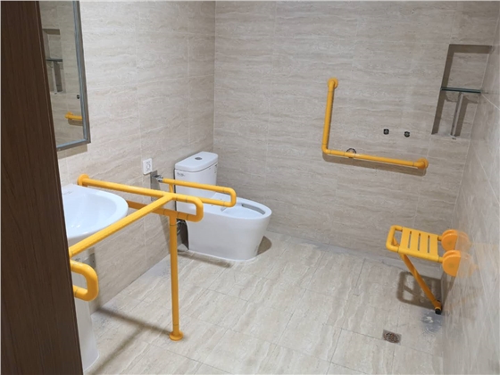 養(yǎng)老院老人坐便器無障礙扶手.jpg 養(yǎng)老院老人坐便器無障礙扶手.jpg