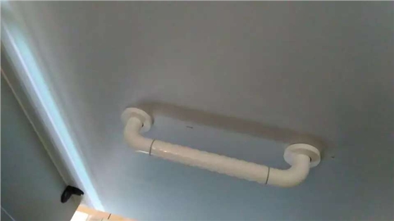 公共廁所蹲便器扶手.jpg 公共廁所蹲便器扶手.jpg