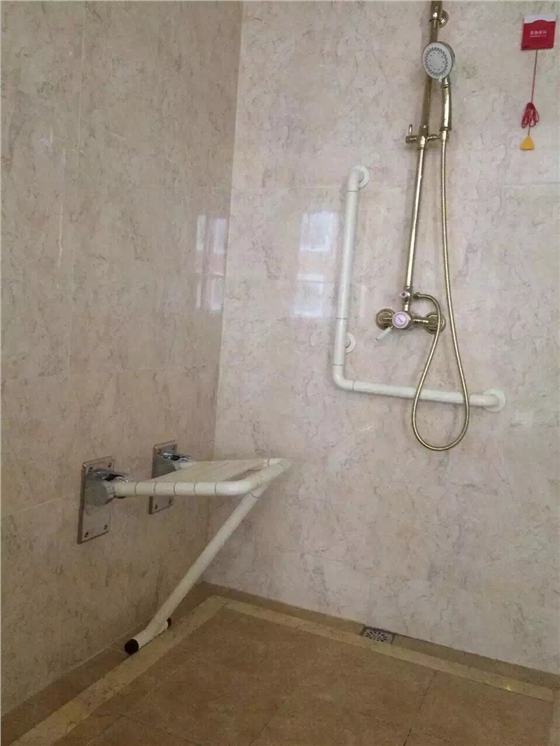 衛(wèi)生間老人扶手.jpg 衛(wèi)生間老人扶手.jpg