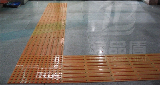 橡膠塑料類(lèi)盲道板