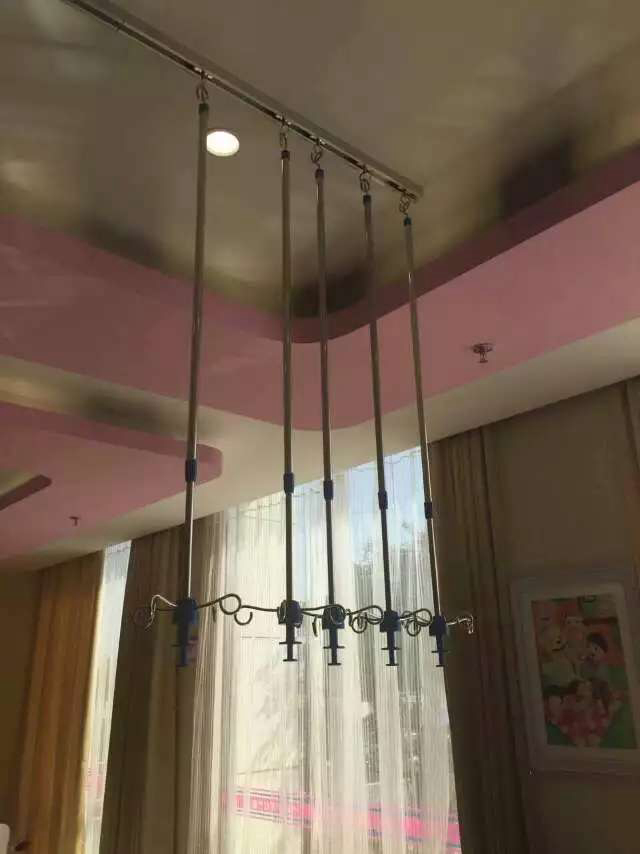 【天軌輸液架】越來越多的客戶選擇藍(lán)品盾家的