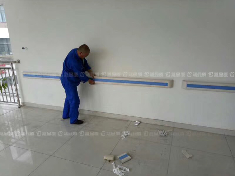 【藍(lán)品盾】為首都醫(yī)科大學(xué)附屬北京安定醫(yī)院病房樓里的防撞扶手、衛(wèi)生間扶手供貨