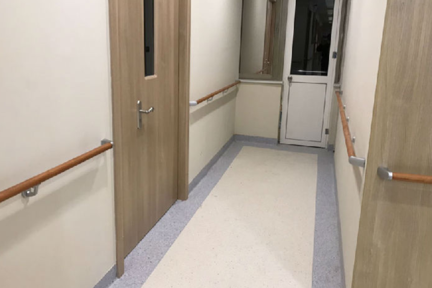 醫(yī)院的走廊扶手