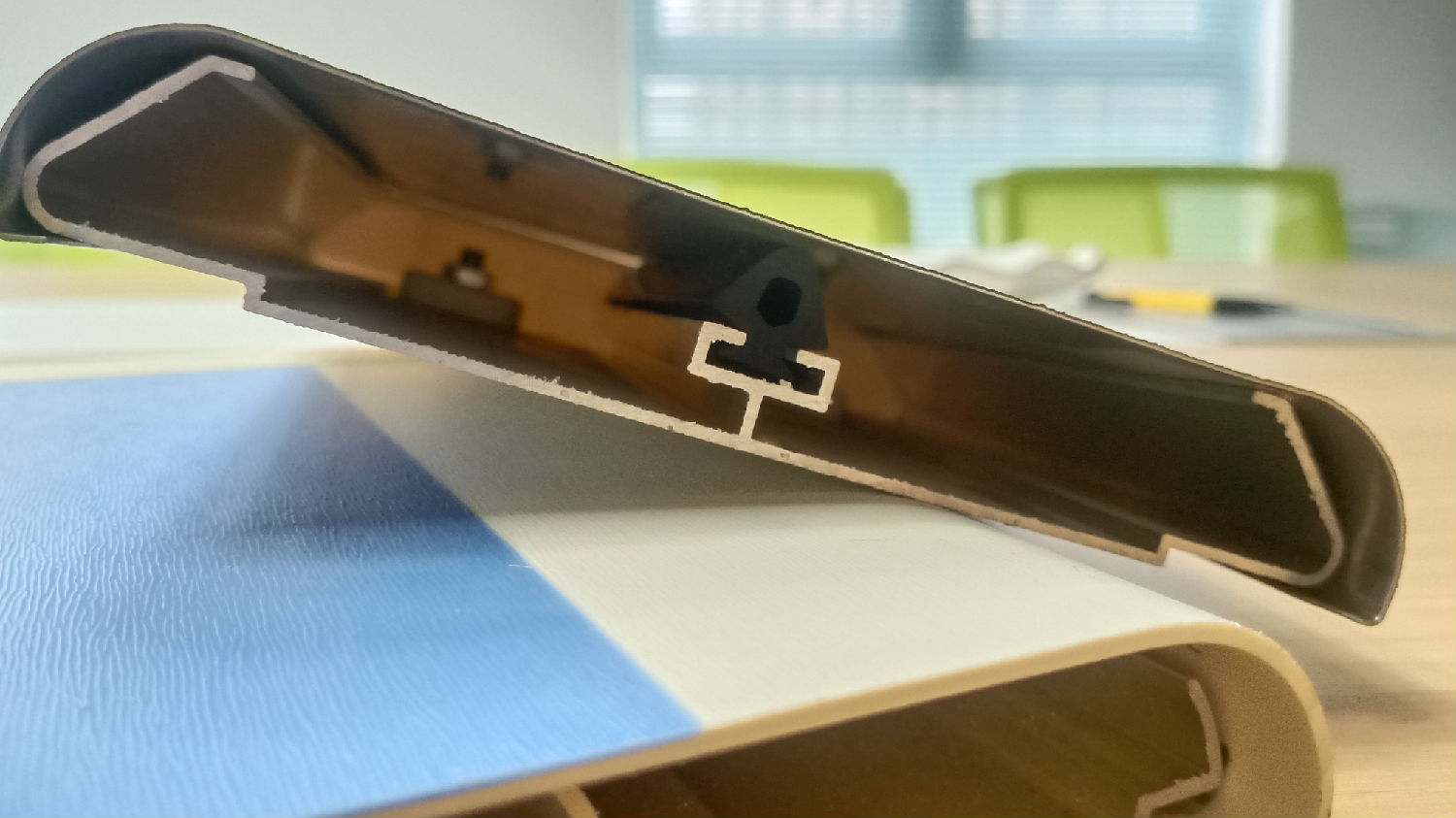 醫(yī)院走廊護(hù)墻板